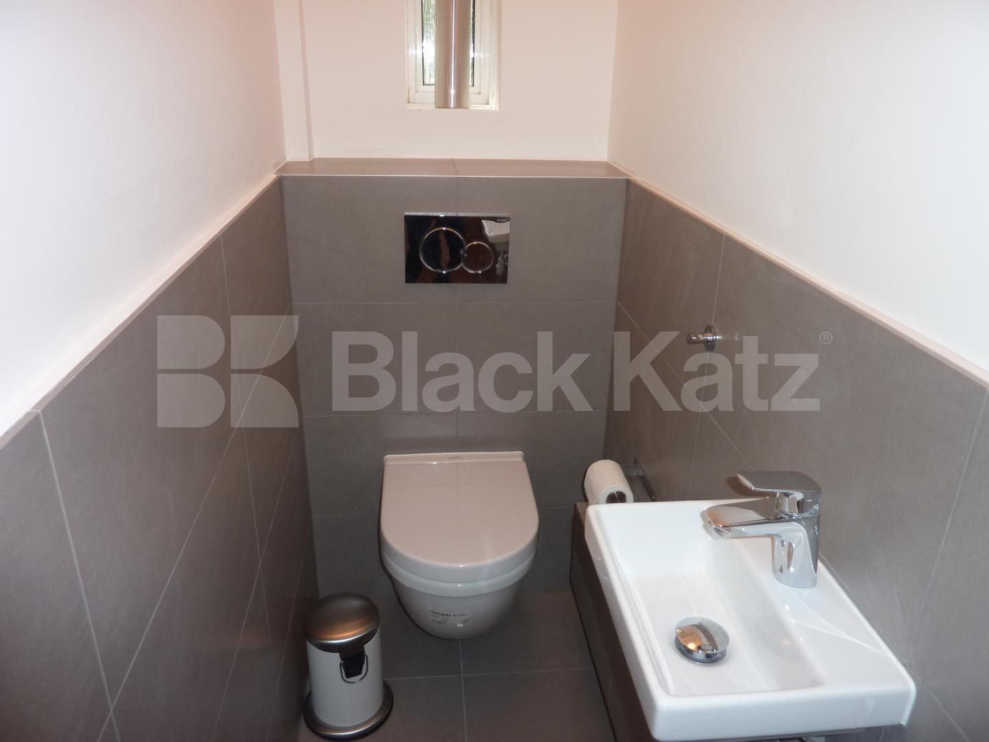 			 NEWLY REFURBISHED 3 BED GOOD FOR 4 SHARERS & AVAIL NOW!, 4 Bedroom, 1 bath, 1 reception Flat			 Harrington Square, CAMDEN/MORNINGTON CRESCENT